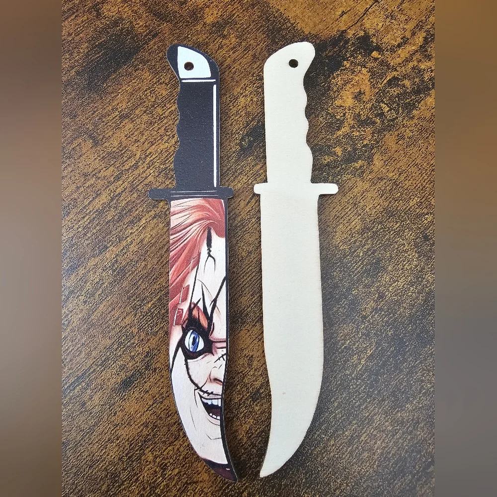 Horror-Themed Wooden Knife Car Accessory - Picture 8 of 9